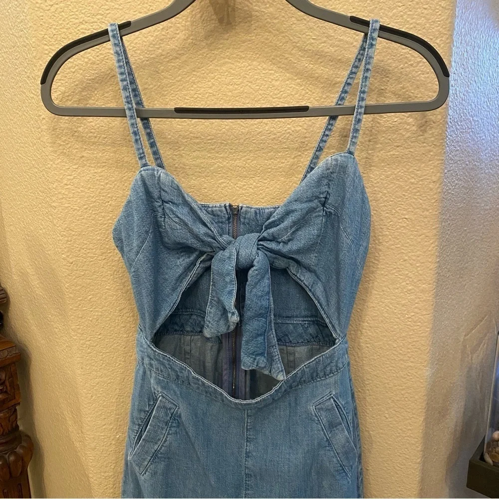 TOPSHOP Women Blue Tie Front Keyhole Denim Cropped Jumpsuit Size 2 - Picture 2 of 8